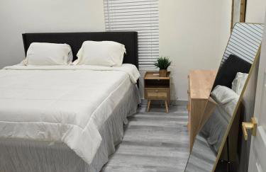 Modern B&W Coastal Retreat 2BR 2BA and Laundry - Foto 22