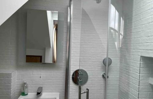 CB53 Tower Bridge Townhouse 2 bathrooms & Free parking - Photo 4