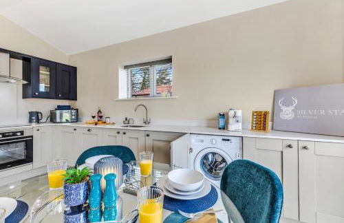 Cozy Luxury Cabin Retreat with Superking Bed - Foto 8