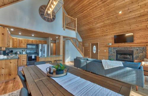 Charming & Cozy Chalet; Minutes to Shanty Creek! - Foto 24