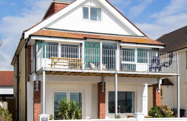 Absolute Beachfront With Decked Garden Oasis and Views - Foto 6