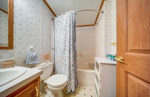 1 Mi to Lake Access Erie Home with Private Backyard - Foto 18