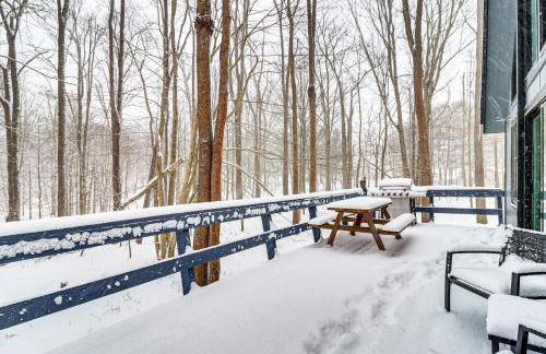 Scenic Views! Clifton Twp Chalet with Fire Pit, Deck - Foto 27