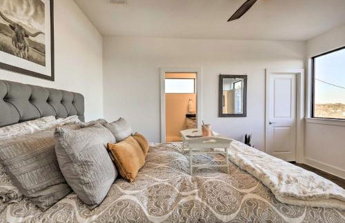 Lake Granbury Views and Game Room! Modern Escape - Foto 14