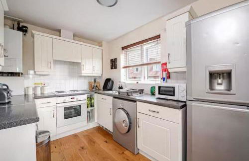 2 Bed Flat - Sleeps 4 - Pets - Parking - Garden - Foto 9