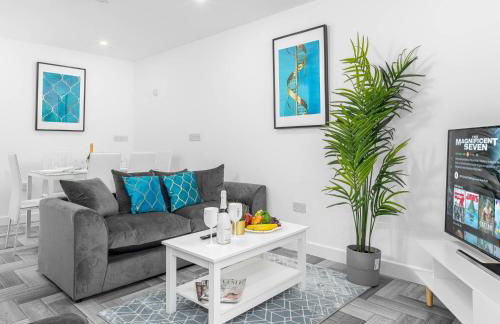 5 Bedroom House - 10 Guests - Multiple off Street Parking - Garden - Smart TV - WIFI - Contractors - Families - Groups - Top Rated - 98Q - Photo 1