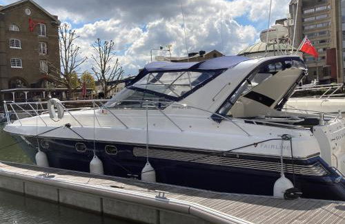 Entire Boat at St Katherine Docks 2 Available select using room options - Photo 4