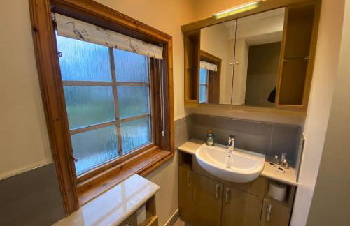 Riverside Cottage with balcony and fishing jetty - Foto 56