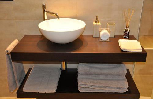 CHARMING COMO - Apartment downtown in the pedestrian area with 2 double bedrooms and 2 complete bathrooms a spacious living room and full equipped kitchen - Foto 8