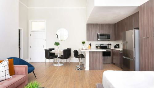 Bright 2BR Loft Sleeps 7 with Full Kitchen and Fast WiFi - Foto 5