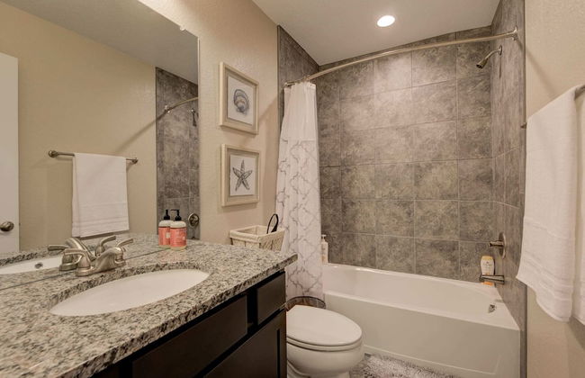 Marbella Lane Executive Townhome, 20 mins to Boulder - Photo 30