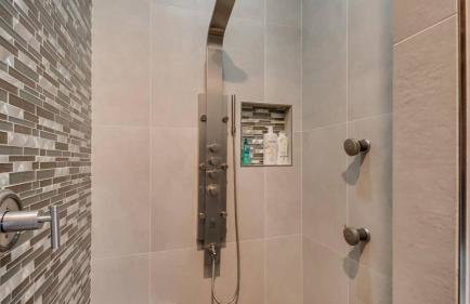 Luxury Contemporary Sanctuary w/ Pool and Views! - Foto 54