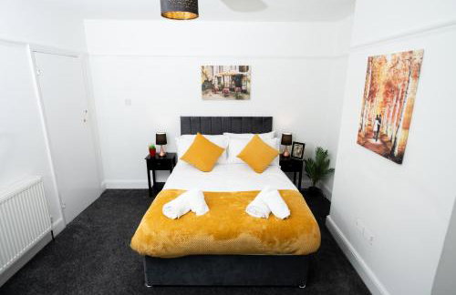 Stylish 4BR House, Sleeps 7, High-Speed Wi-Fi, Long Stay Friendly - Foto 57