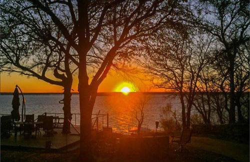 Lakefront Estate Stunning Views, Deck, Bar and Dock - Foto 38