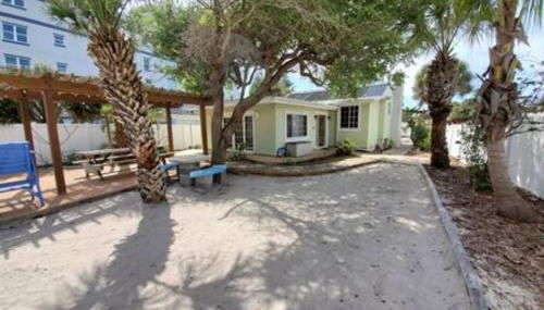 Oceanfront Beach Cottage - Pool, Yard, Private Beach Access, Sleeps 12 - Photo 4