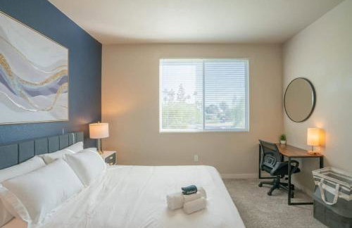 Posh 2BD - Gym, Pool, Parking, W-D - Sleeps 8 - Foto 4