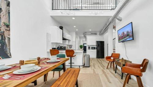 Stylish And Roomy Full House Dtwn - Photo 1