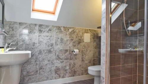 Modern Townhouse in Peterborough - Foto 4, Shower