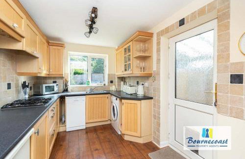 AUSTER CLOSE by BOURNECOAST - A Family Home with Garden and Parking - WIFI - HB9617 - Foto 6