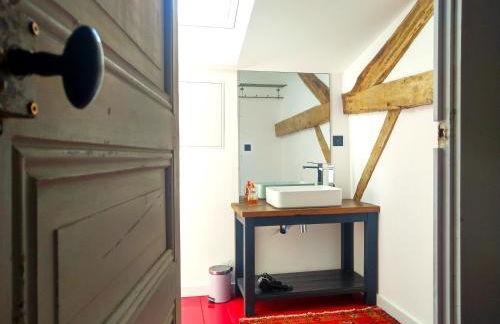 "La Case" - Magnifique ferme rénovée au cœur de la nature - Piscine privée sans vis-à-vis - Vue dégagée - Jardin - Stationnements gratuits devant la propriété - Belles prestations - Foto 18