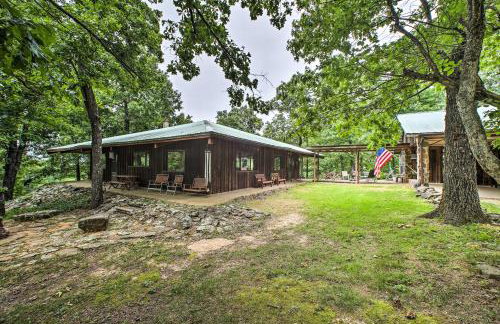 Pine Lodge Cabin on 450 Acres in Ozark Mountains - Foto 1