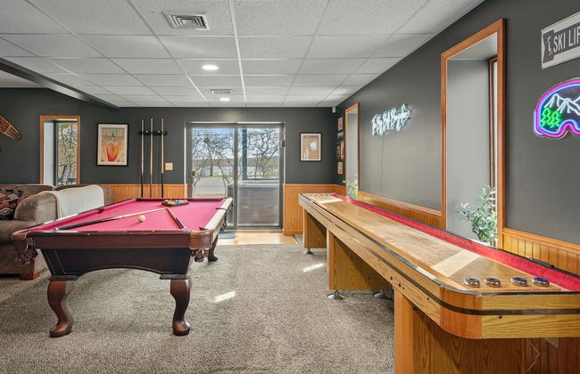 Lake View Chalet by Avantstay Lake Access Deck - Photo 2