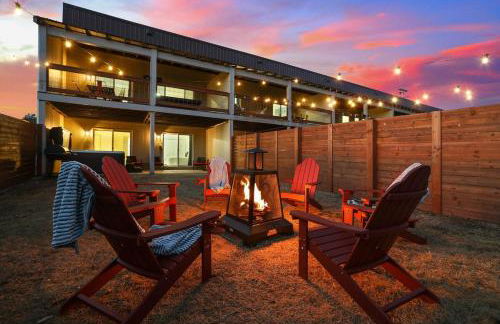 Fireside Haven - Hot Tub & Downtown Walkable - Foto 1