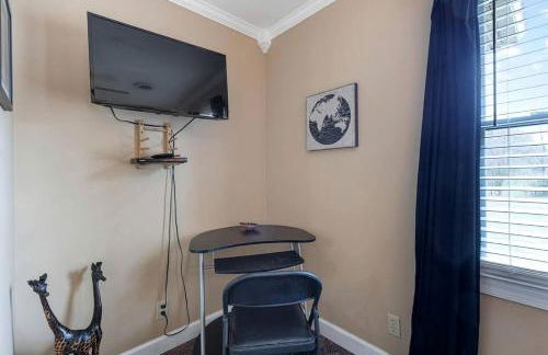 Peaceful Historic Villa with Hot Tub & Pool near Downtown Nashville, Tennessee - Photo 12