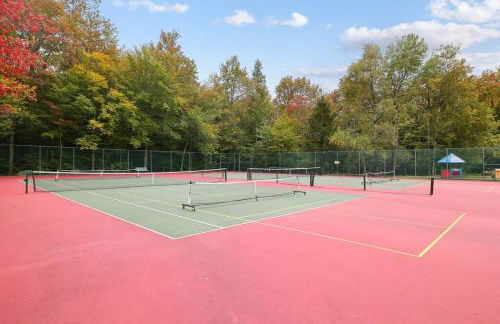 Boho Haven Hideaway - Walk to Pool,Theater,Arcades, Firepit, Lake Access - Foto 32