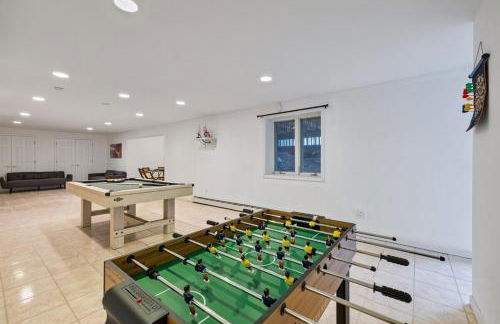 Secluded 9BR Getaway, Pool, Hot Tub & Huge Deck - Foto 42