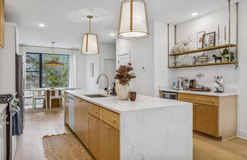 Modern Multi-Level Retreat with Rooftop Hot Tub - Foto 15