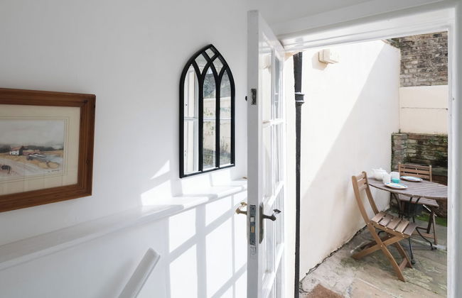 At Home in Chelsea - Photo 19