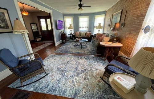 It's A Wonderful Life - Main St Penn Yan - Walk to Shops & Dining - Hot Tub - Pets OK - Seneca & Keuka Lake - Foto 26