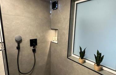 Luxus-Apartment im Herzen von Ludwigsburg - - WLAN - Klima - 24h Check-In - Waschmaschine - Terrasse - 200m vom Schloss und vom Ludwigsburger Marktplatz - - - Foto 21