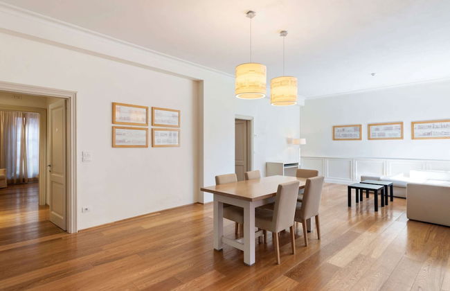 Garden & Wine Country Stay - Photo 23