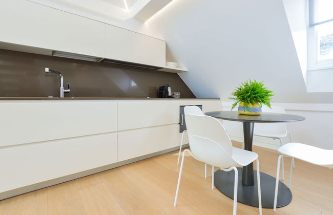 Soho Penthouse by Concept Apartments - Photo 4