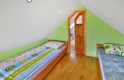 Cottage by Lake Ostrowieckie With Private Beach - Foto 20