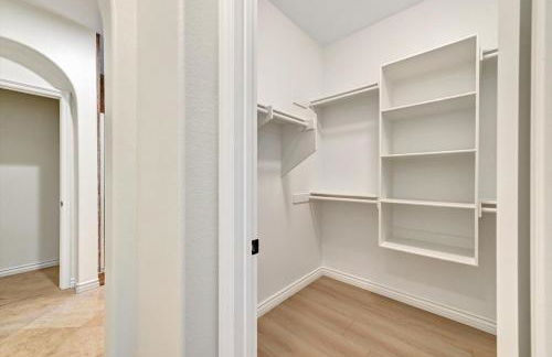 Spacious Luxury home in Gated Community with Resort Pool & Scenic Views - Photo 41