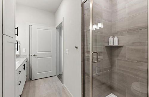 Poolside Luxury 1BR w Private Patio - Photo 27