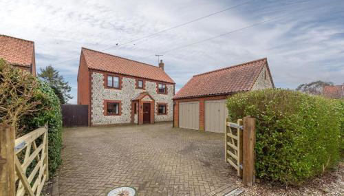 Saltmarshes - Photo 2