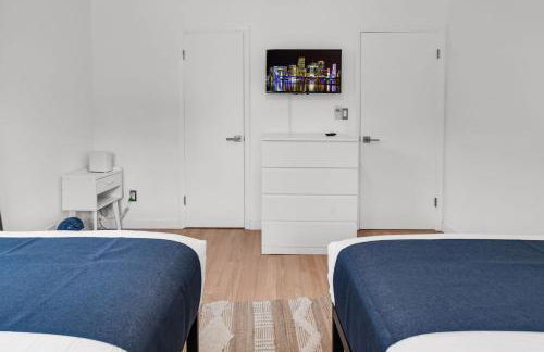 Stunning 4BR Oasis with Pool, 14 minutes to the Ocean - Foto 10