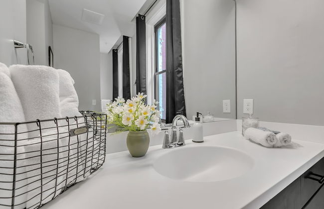 RESTAURANT on site. Walk to everything by RedAwning - Foto 12