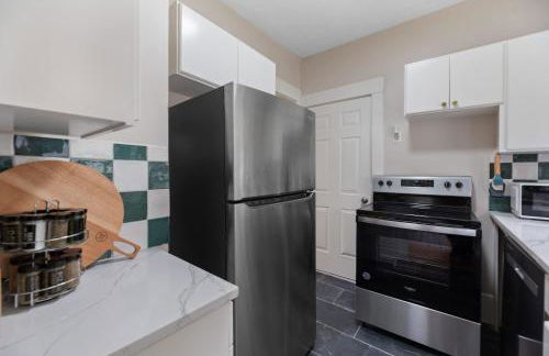 Beautiful 2 Bed 1 Bath home near College Hill - Photo 20