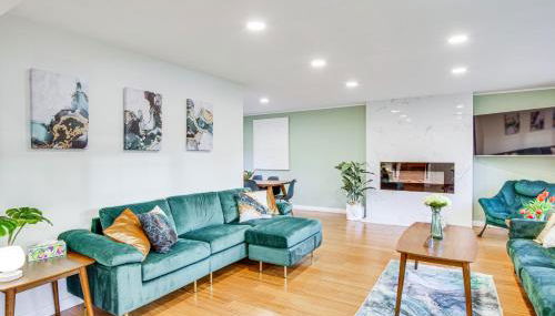 Modern Kirkland Home with Sauna and Outdoor Fireplace - Foto 4