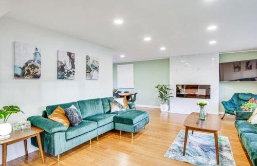 Modern Kirkland Home with Sauna and Outdoor Fireplace - Foto 4