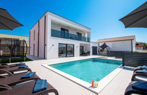 Villa Mina with a private pool in Pula - Photo 2