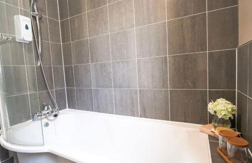 Luxury 3 Bedroom Welsh Valley Retreat With Superfast Wifi - Photo 15