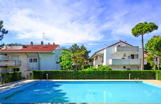 2 bedroom Apartment in Lignano Sabbiadoro with swimming pool and garden - Photo 17