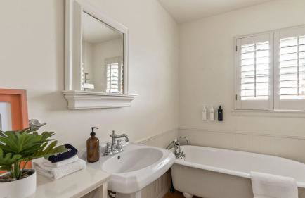 Point Loma Home w Putting Green Firepit Game Room Beach Access Zola Street by AvantStay - Foto 28