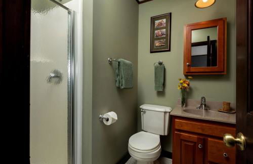 Riverfront Cabin Rental with a Private Beach on Youghiogheny River near Pittsburgh, Pennsylvania - Foto 11